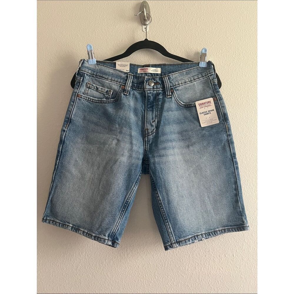 NWT Signature Levi Strauss Classic Denim Shorts Men’s Light Wash Jean Shorts